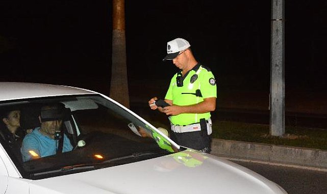 Polise ceza yazmaması için dil döktü