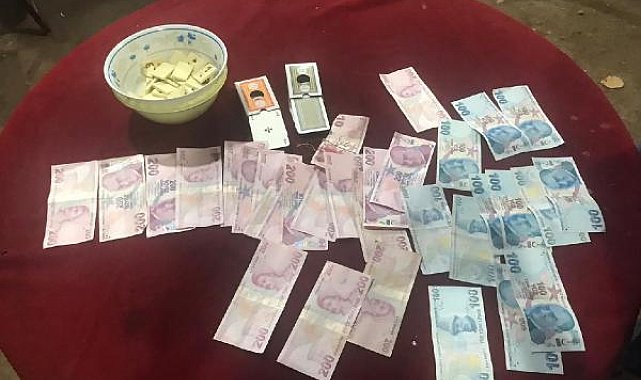 Ruhsatsız kıraathanede kumar oynarken yakalandılar