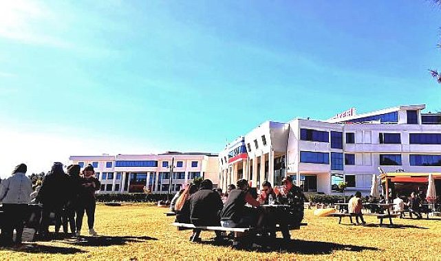 Üniversiteye ilk kayıtta staj ve iş hayatına atılım desteği