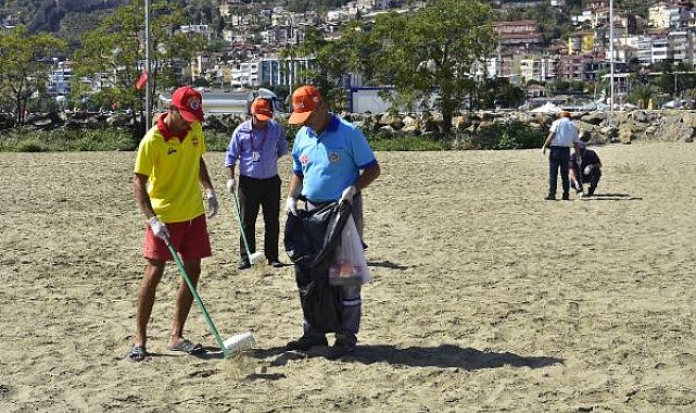 Alanya'da sahil temizliği