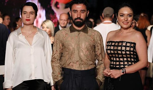 Altın Portakal'da 'kırmızı halı' şıklığı