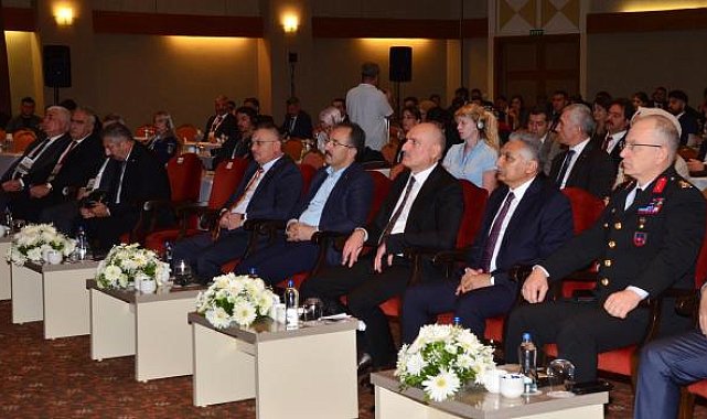 Çataklı: İnternet, tamamen kontrol edilmesi güç bir alan