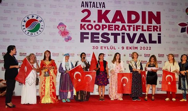 Dünya kadınları podyumda