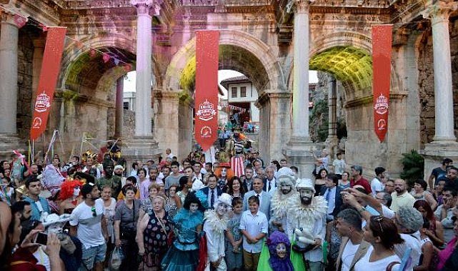 Dünya Kaleiçi'nde buluşuyor
