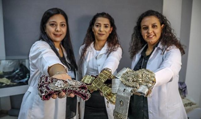 Gümüş, kadın sadekarlar elinde şekilleniyor