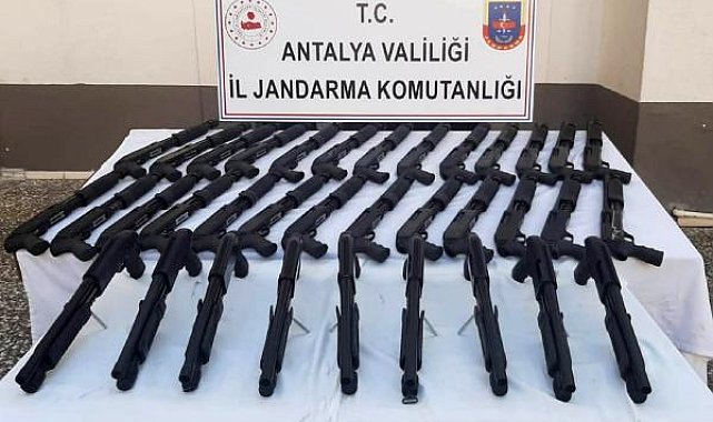Manavgat'ta 35 ruhsatsız pompalı tüfek ele geçirildi