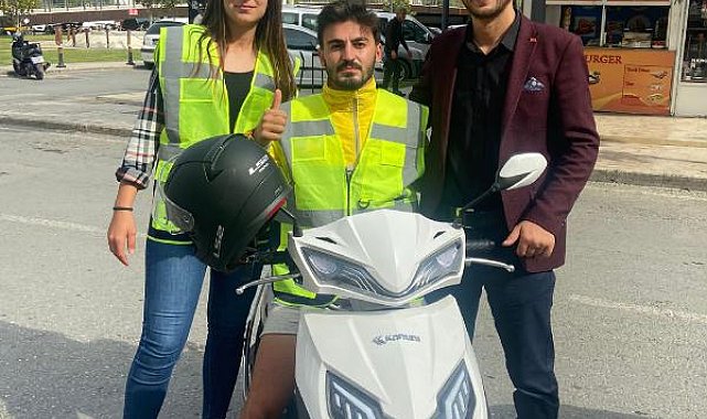 Motosiklet sürücülerine fosforlu yelek dağıtıldı