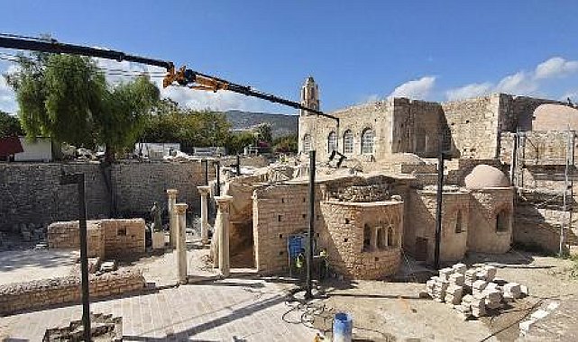 Noel Baba Kilisesi'nde yeni keşif; mezarının yeri ve ayak bastığı zemin bulundu