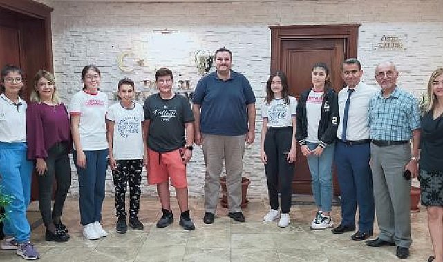 Öğrencilerden İspanya dönüşü kaymakama ziyaret