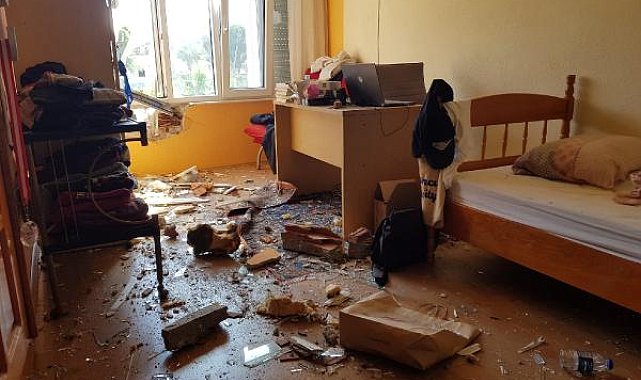 Su tankı basınçla patladı; 150 metre mesafedeki binanın duvarını yıktı