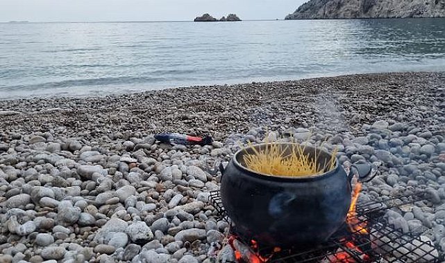 Tekneleri alabora olunca 4 arkadaşıyla ölümden dönen spiker o anları anlattı