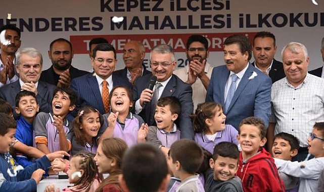 Vali Yazıcı, Menderes İlkokulu'nun temelini çocuklarla attı