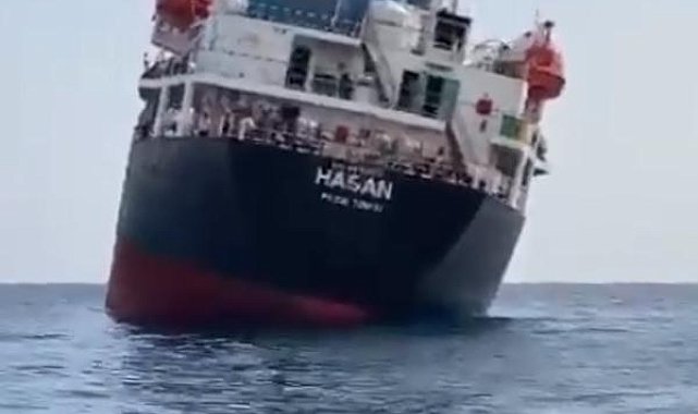 Kereste taşıyan gemi, Antalya Körfezi'nde tehlike atlattı