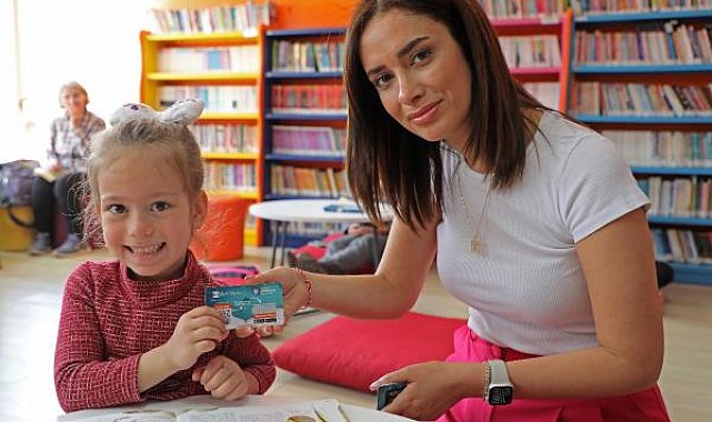 Başkan Böcek'ten kitapsever gençlere hediye