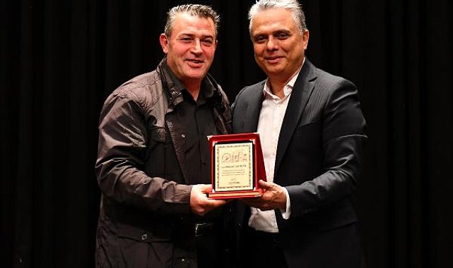 Emekli personele plaket