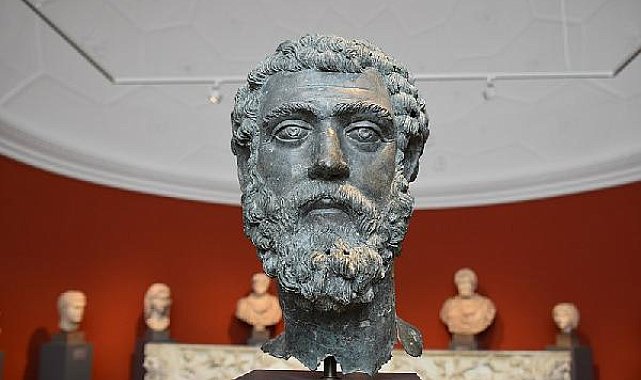 İmparator Septimus, eksik başını bekliyor