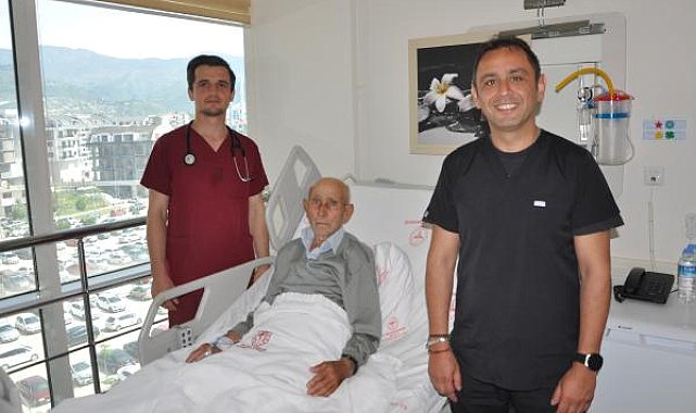 Kasıktan girilerek aort kapağı değiştirildi