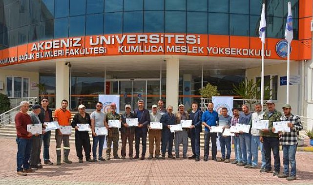 Kumluca'da turunçgillerde budama eğitimi