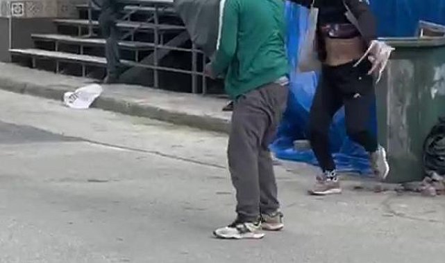 Sokakta kadınla erkeğin kavgası kamerada