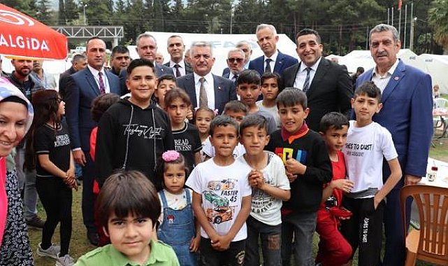 Vali Yazıcı, Osmaniye'deki depremzedeleri ziyaret etti