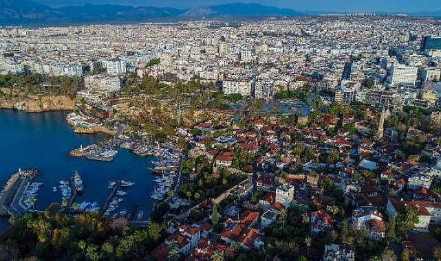 Yabancıya her 100 konuttan 38'i, Antalya'da satıldı