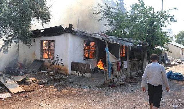 Yangında gecekondu küle döndü, mahalleli kavga etti