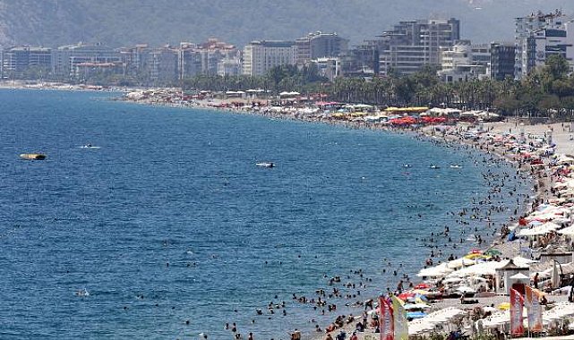 Antalya'da sahiller doldu