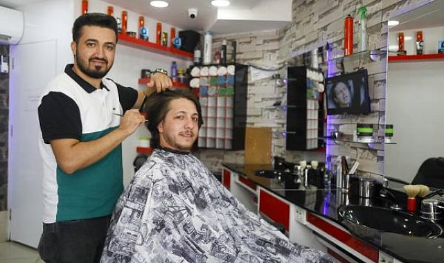 Antalya'da, Rus ve Ukraynalıların 'merdiven altı' berber dükkanı işletmelerine tepki
