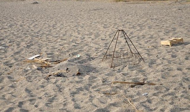 Caretta yuvası üzerinde mangal yakan 2 kişiye para cezası