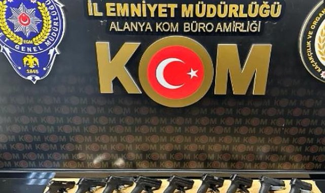 Durdurulan araçtan 10 tabanca çıktı