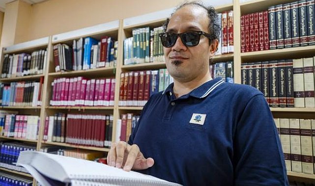 Görme engelli kütüphane sorumlusu, 13 yılda 35 bin kitabı dijitale aktardı