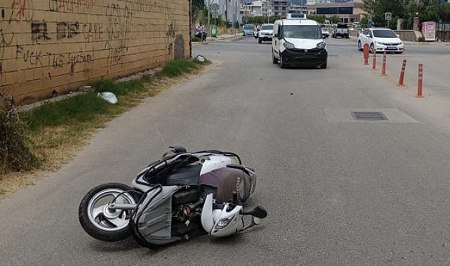 Hafif ticari aracın çarptığı motosikletli ağır yaralandı
