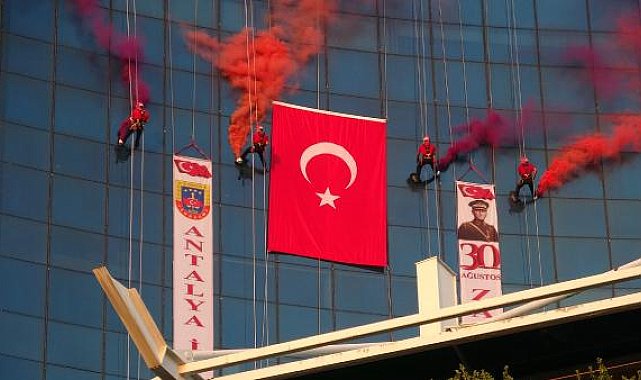 JAK'tan 30 Ağustos'a özel bayrak