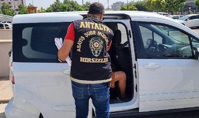 Otomobilden para torbasını çalan 2 şüpheliden 1'i, yakalandı