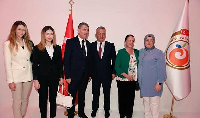 Vali Yazıcı'ya veda yemeği
