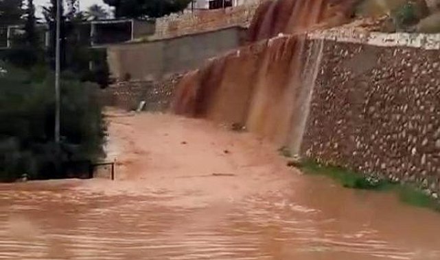Antalya'da şiddetli yağış su baskınlarına neden oldu