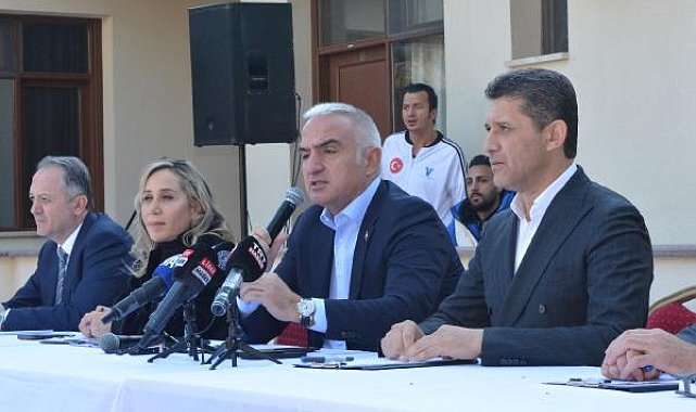Bakan Ersoy: Antalya rekor kırmaya devam edecek