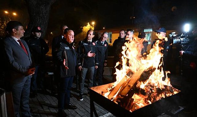 Başkan Böcek yeni yıla itfaiye erleriyle girdi