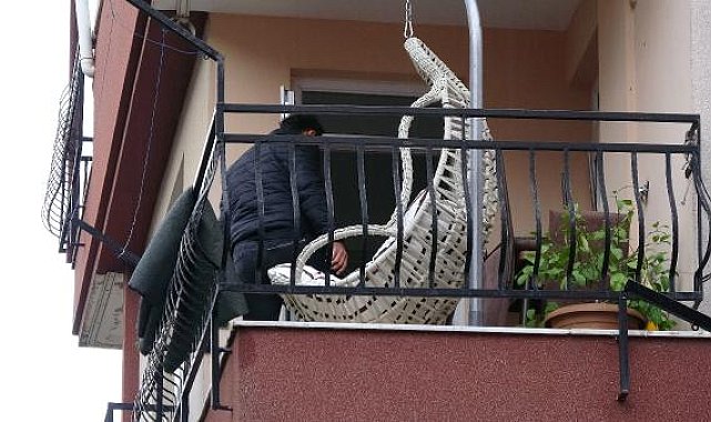 Vücudunda çok sayıda bıçak yarasıyla balkonda ölü bulundu