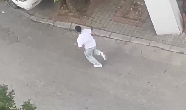 Alanya'da bir şüpheli, 2 kişiyi ayrı yerlerde tabancayla vurdu; olayın biri kamerada