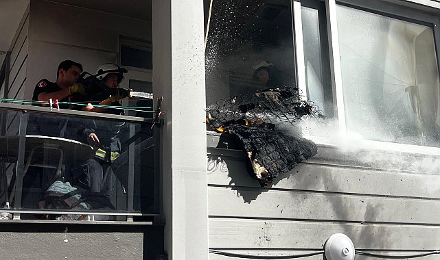 Balkonda yanan yatak korkuttu