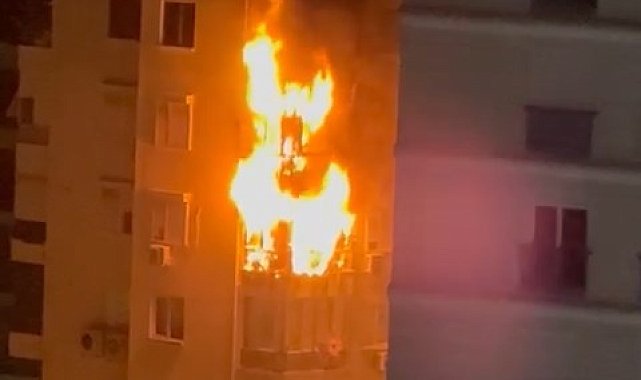 Binanın 5'inci kat balkonunda çıkan yangın üs kattaki 2 daireye de sıçradı