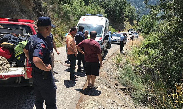 Kamyonet uçurumdan yuvarlandı: 1 ölü