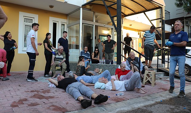 Antalya'da huzurevinde çıkan yangın korkuttu; 3 kişi dumandan etkilendi