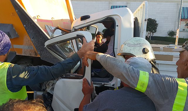 Manavgat'ta 5 araçlı zincirleme kaza: 2 yaralı