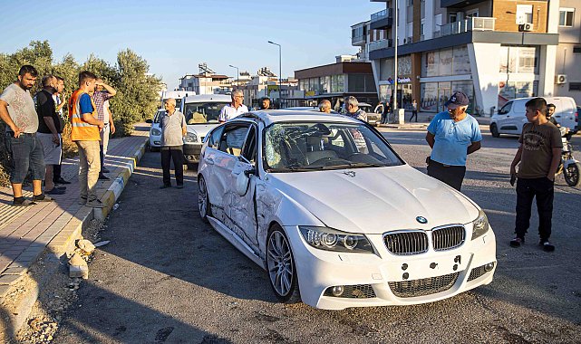 Midibüs, kamyonet, otomobil ve motorun karıştığı kazada 4 yaralı