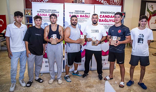 Milli sporcular ve antrenörlerinden kan bağışı