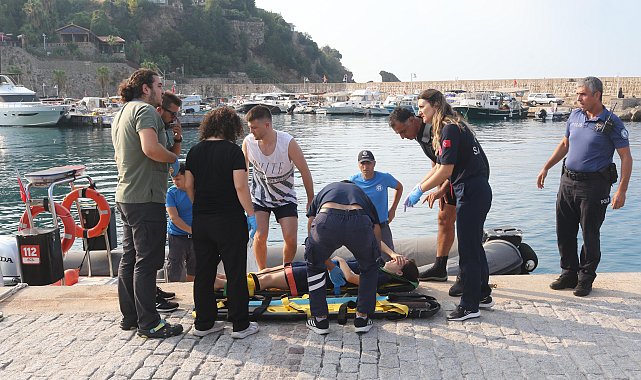 Plaja giderken merdivenden kayalıklara düşen kadın yaralandı