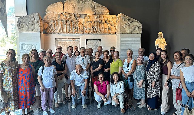 Yaşlı evleri üyeleri müzeyi gezdi