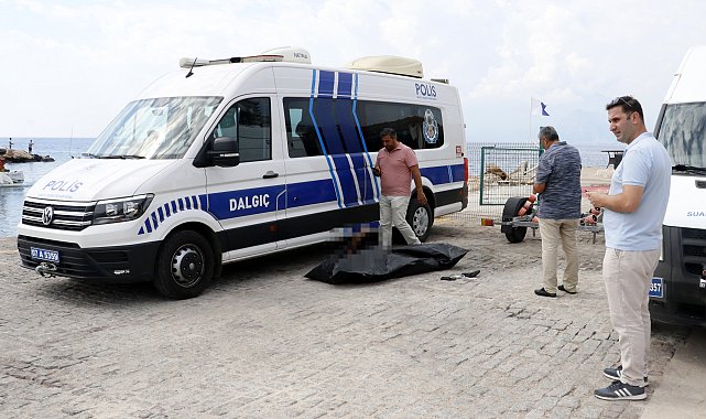 ANTALYA 1 kilometre açıkta erkek cesedi bulundu